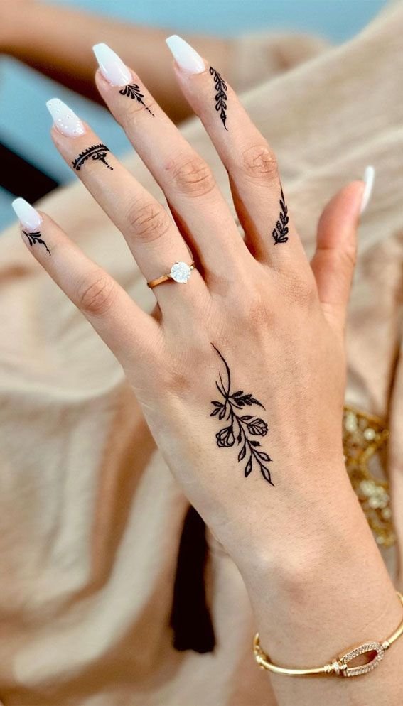 50 Timeless Allure of Henna Designs _ Simplicity of Beauty
