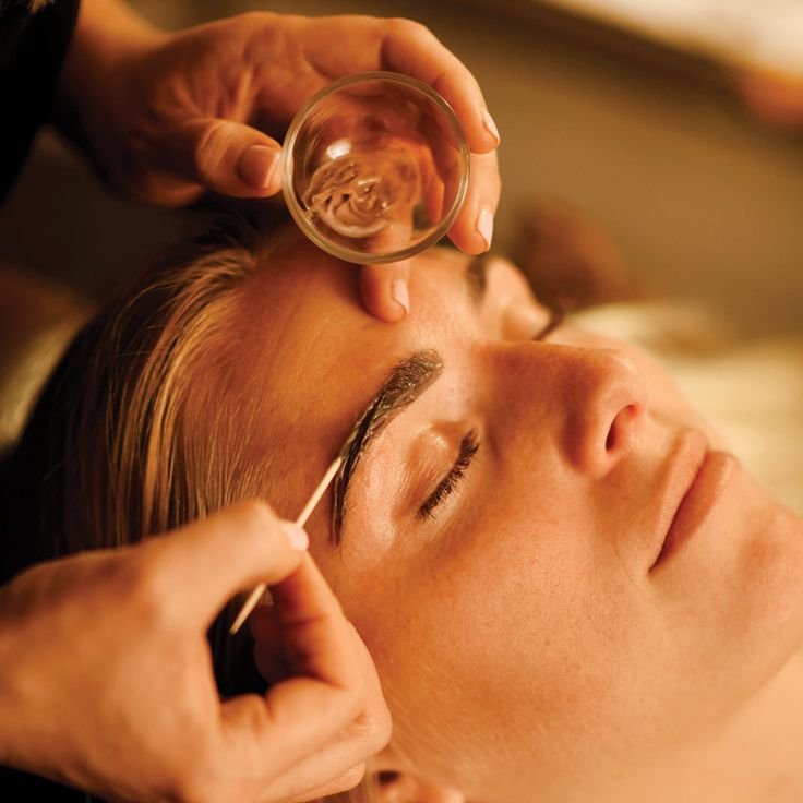 Transforming Eyebrows With Tints